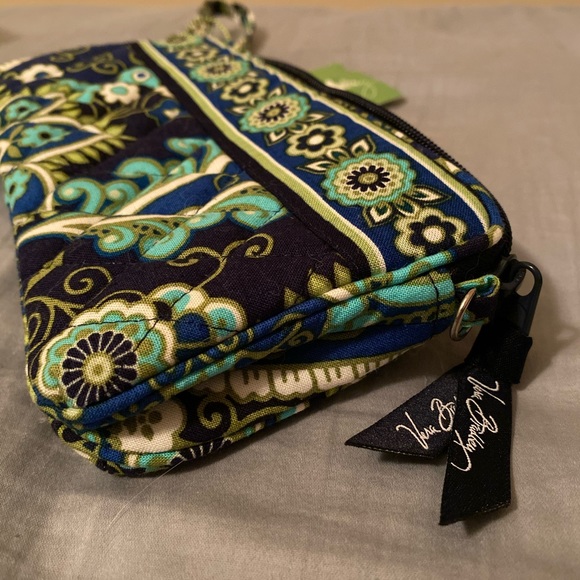 Vera Bradley Handbags - Vera Bradley Rhythm and Blues wristlet NWT